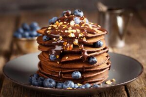 Lire la suite à propos de l’article Sweet pancakes tower arrangement (Delicious Breakfast 2022)